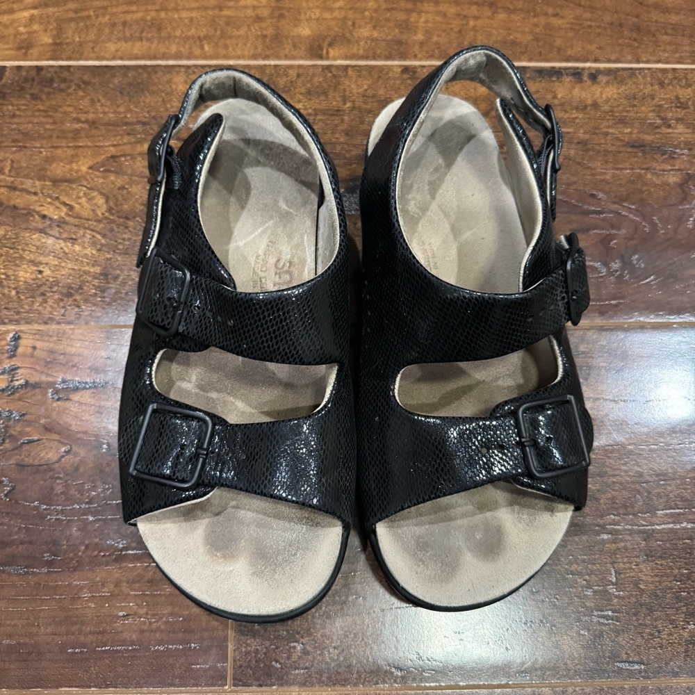 SAS Relaxed Snakeskin Size 6 M Black Leather 3 Strap Tripad Comfort Sandals